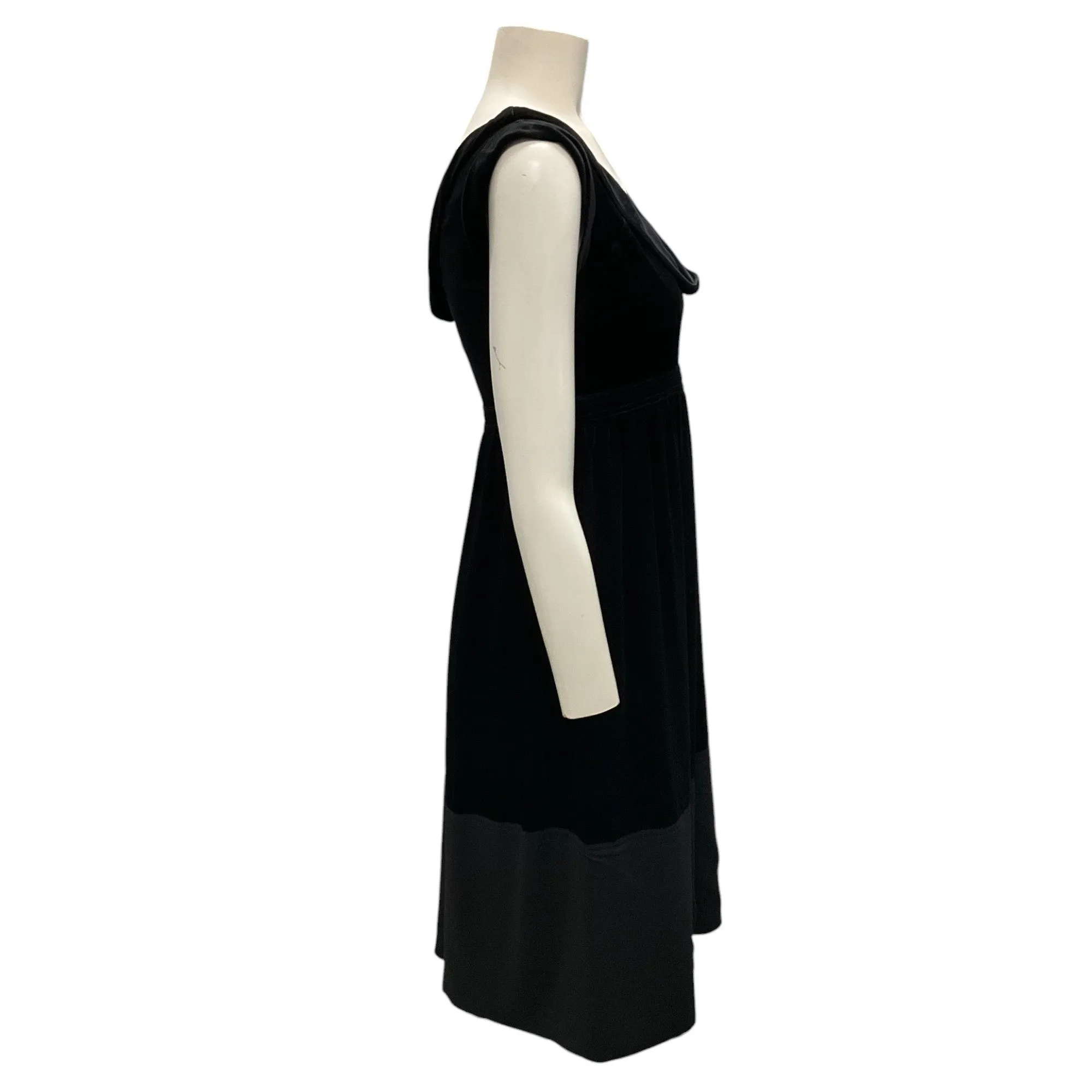 Burberry Black Sleeveless Velvet Dress