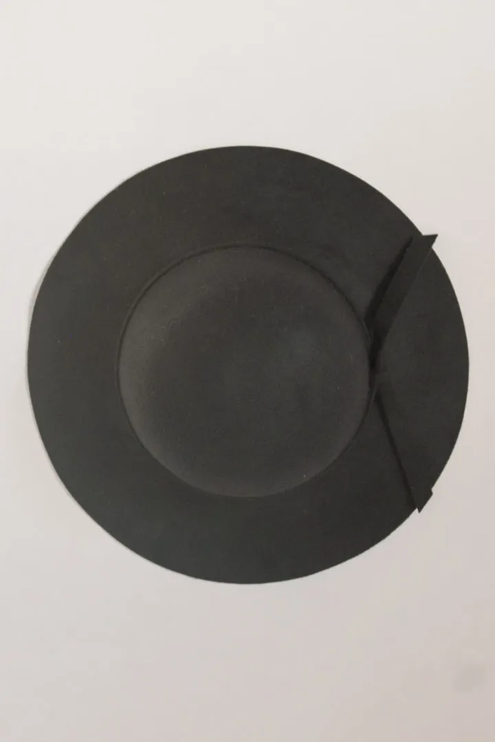 Fall Breeze Floppy Hat in Black