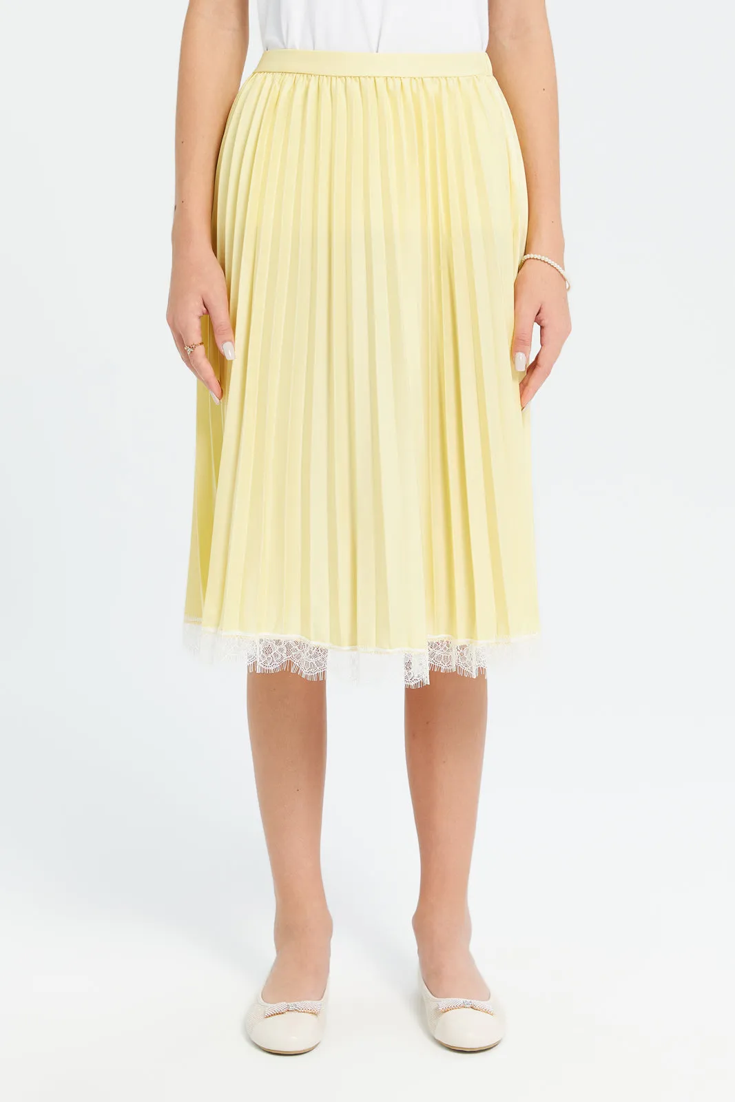 Senior Girls Yellow Pleated Skirts With Lace On Hem