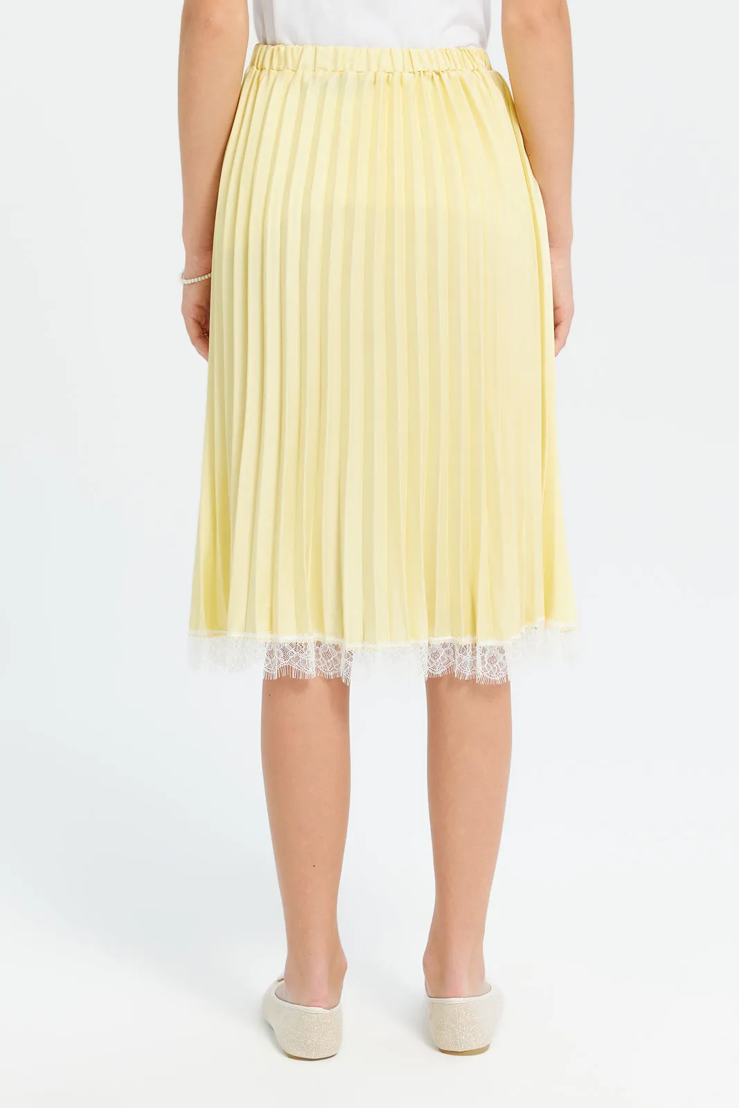 Senior Girls Yellow Pleated Skirts With Lace On Hem